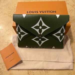 Louis Vuitton Giant Monogram Kirigami Pouch (Large) – Green/White Excellent Cond